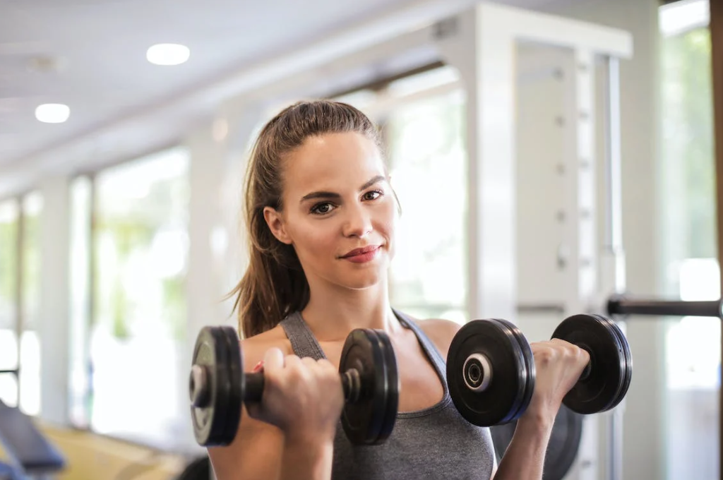 Image showing what is progressive overload in the gym.