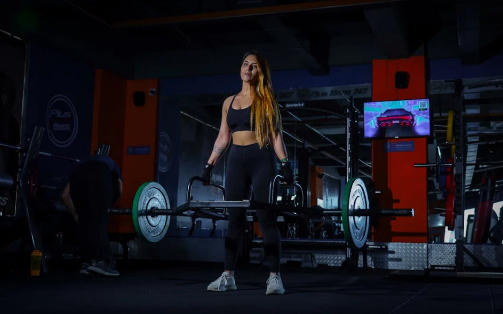 Women deadlifting seeing better fitness results after eating more nutrient dense foods