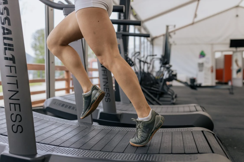 Women running on a treadmill in the gym trying a new workout style